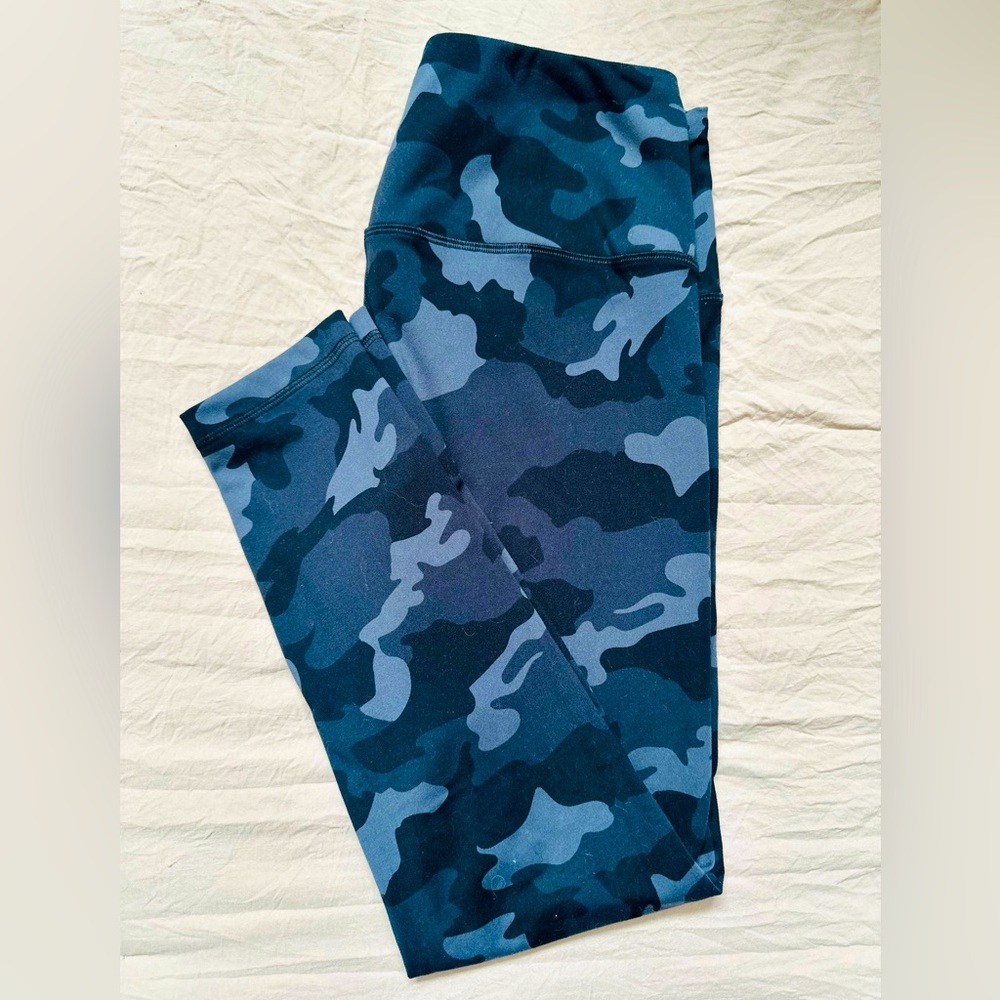 Dark Camo workout leggings! Buttery soft